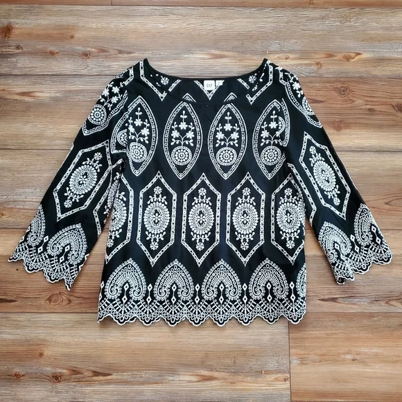 GAP Women's Top Black White Embroidered Blouse  Extra Small XS Boho 3/4 Sleeve - Picture 2 of 7